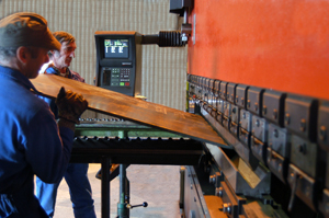 les presses de tôle de grandes dimensions de la chaudronnerie Brilla (Rhône-Alpes)